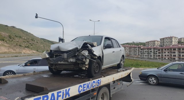 Kayseride trafik kazası: 5 kişilik otomobilden 10 yaralı çıktı