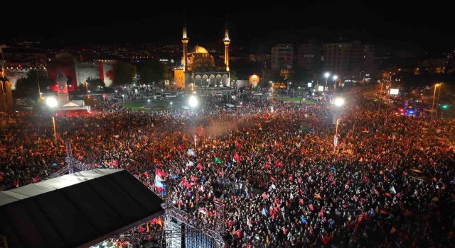 Kayserideki Erdoğan coşkusu havadan görüntülendi