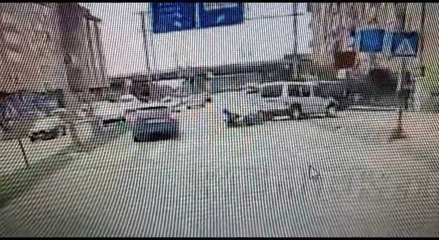 Kdz. Ereğlide hatalı dönüş kaza getirdi, o anlar kameraya yansıdı