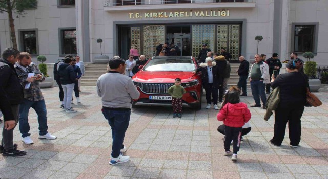Kırklarelide Togga yoğun ilgi: Vatandaşlar fotoğraf çekme yarışına girdi