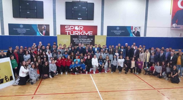 Kırklarelinde spor kulüplerine 2 milyon 25 bin TL nakdi yardım