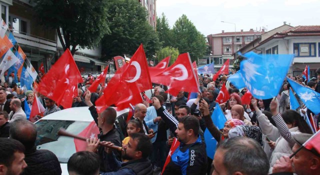 Kırklarelinde vatandaşlar sokağa döküldü, Erdoğanın zaferini kutladı