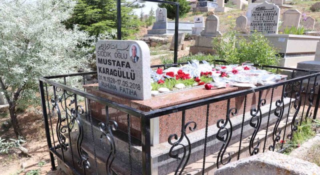 Kırşehirin Ahi Babası vefatının 5. yılında dualarla anıldı