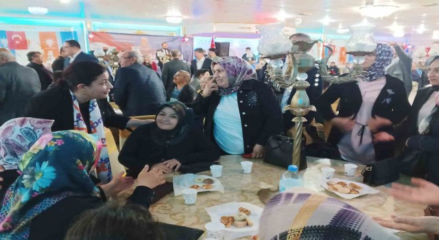 Kırşehirin en büyük aşireti AK Partili adaylarla bir araya geldi