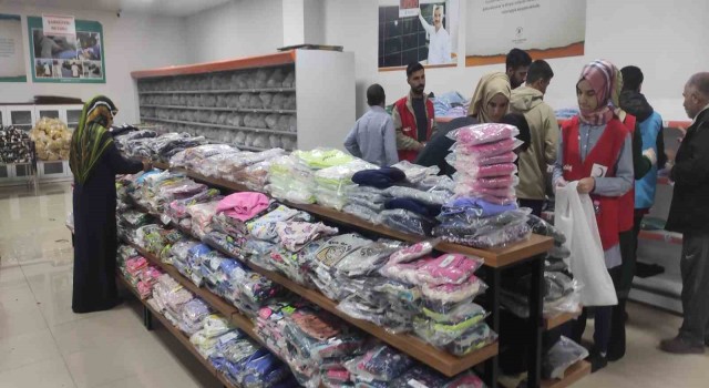 Kızılay Sosyal Market ile depremzedelerin yanında
