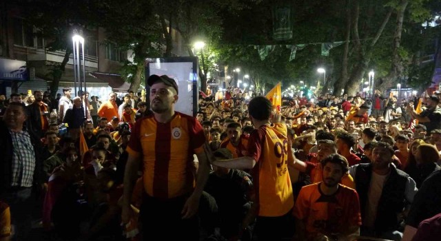 Kocaelide Galatasaraylılar şampiyonluğu coşkuyla kutladı
