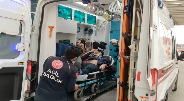 Kocaelide iki işçi servisi kafa kafaya çarpıştı: 6 yaralı