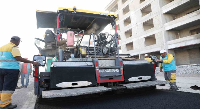 Kocasinanda sezonun ilk asfaltı döküldü