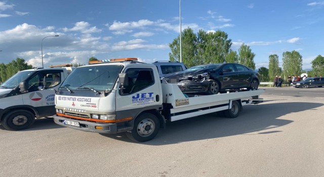 Konyada iki otomobil çapıştı: 1 ölü, 2 yaralı