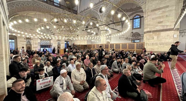 Konyadan ilk hac kafilesi dualarla uğurlandı