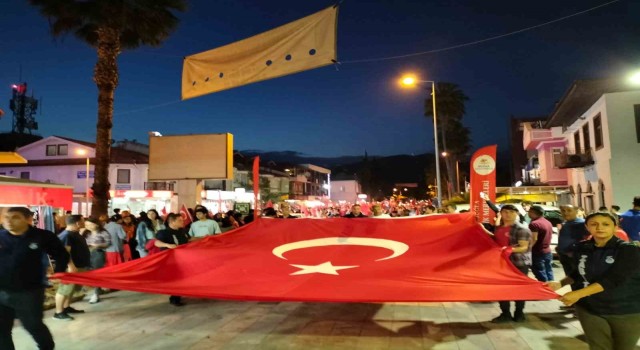 Köyceğizde 19 Mayısın coşkusu fener alaylarıyla sokağa taştı