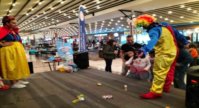 Köyceğizde bahar şenliğinde çocuklar gönüllerince eğlendi