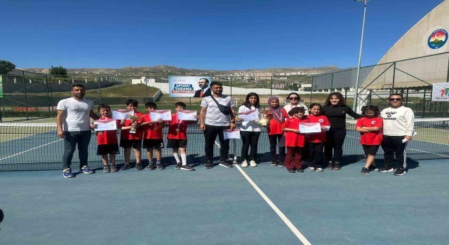Küçük sporculardan teniste büyük başarı
