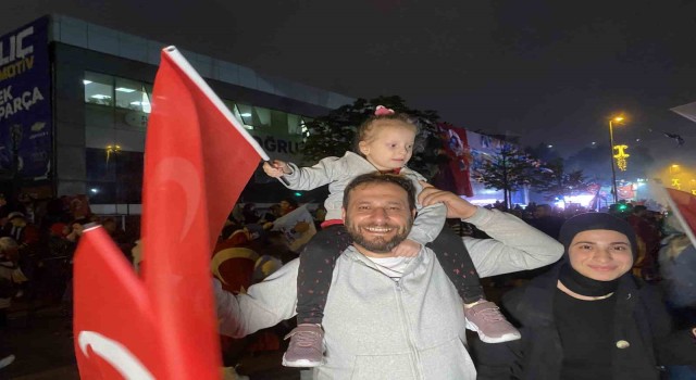 Küçükçekmecede Cumhurbaşkanlığı seçim zaferi kutlaması