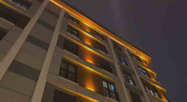 Küçükçekmecede genç kız sokaktaki kavgayı izlerken camdan düştü