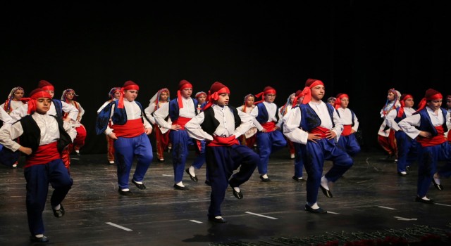 Küçükçekmecede Halk Oyunları Festivaline büyük ilgi