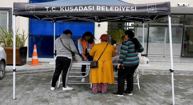 Kuşadası Belediyesinden çocuklara 16 bin 500 litre süt desteği