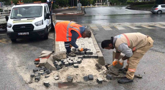 Kuşadasında eskiyen yollar yenileniyor