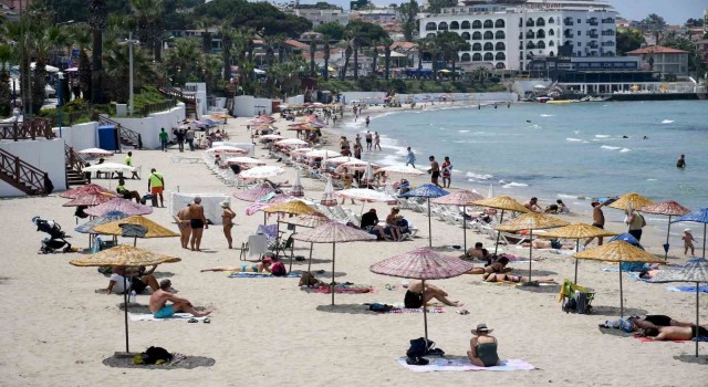 Kuşadasında oyunu kullanan plaja ve sahile koştu
