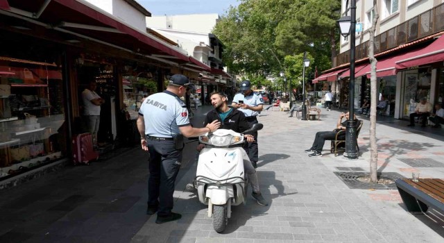 Kuşadasında zabıtadan motosiklet denetimi