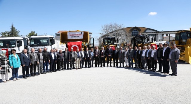 Kütahya İl Özel İdaresinin araç parkı 14 yeni iş makinesi ve araçla güçlendirildi