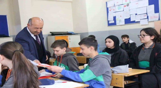 Kütahyada ikinci dönem yardımcı kaynak kitaplar dağıtılmaya devam ediliyor