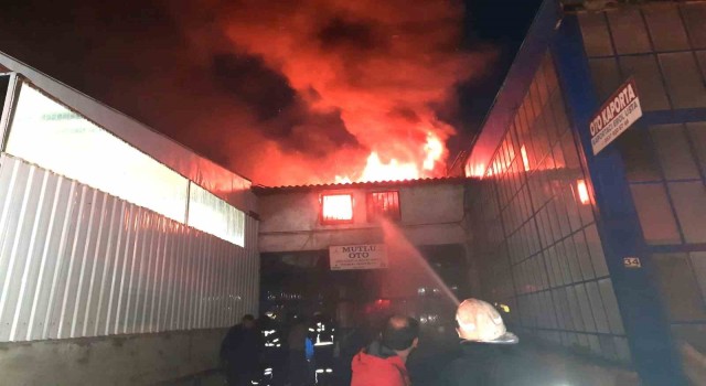 Kütahyada oto tamirhanesinde yangın