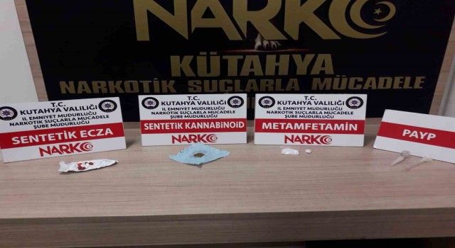 Kütahyada şüphe üzerine durdurulan 2 şahsın üzerinde uyuşturucu çıktı