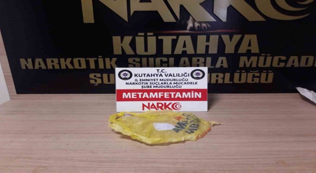 Kütahyada şüphe üzerine durdurulan şahsın üzerinde uyuşturucu bulundu