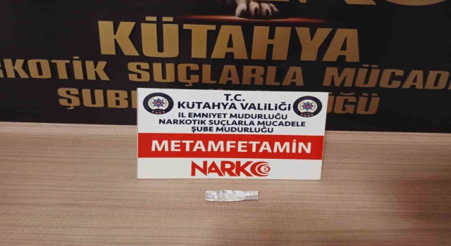 Kütahyada şüpheli şahsın üzerinde uyuşturucu ele geçirildi