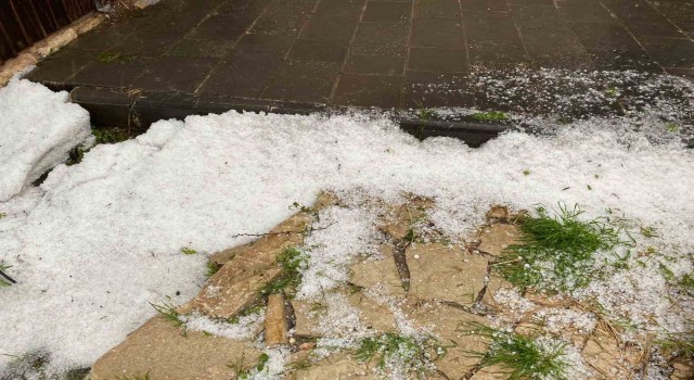 Malatyada ceviz büyüklüğünde dolu yağdı