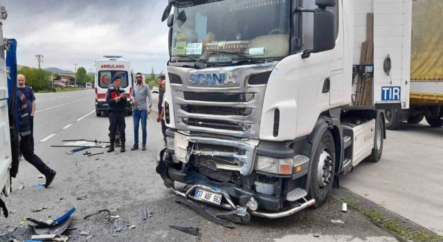 Malatyada tır ile kamyonet çarpıştı: 1 yaralı