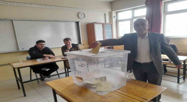 Malazgirtte seçmenler oylarını kullanmaya başladı