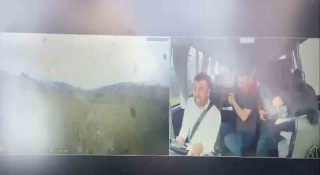 Manisada 12 kişinin yaralandığı kaza anı araç kamerasına yansıdı