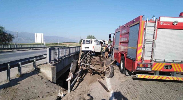 Manisada korkutan kaza: Aynı aileden 6 kişi ölümden döndü