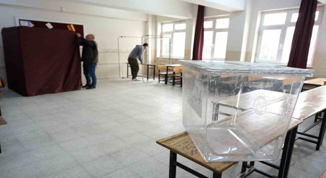 Manisada seçim sandıkları kurulmaya başlandı