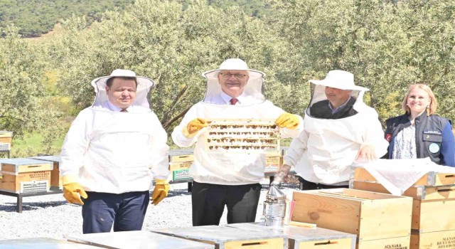 Manisada üreticiye bal gibi hizmet