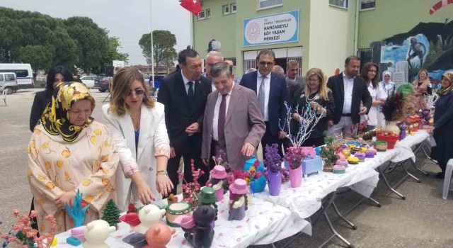 Manisanın ilk köy yaşam merkezinde yıl sonu sergisi açıldı