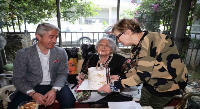 Marmariste 84üncü yaşına giren ressama doğum günü sürprizi