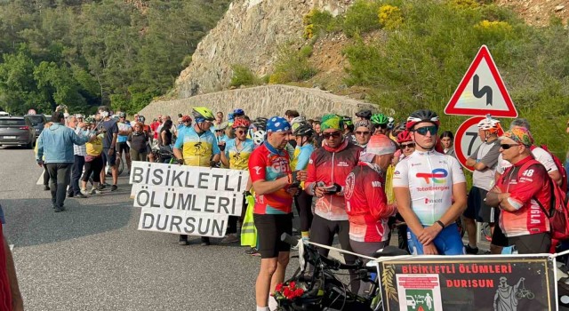 Marmariste bisikletçiler kazada ölen arkadaşları için toplandı