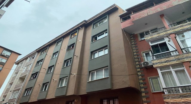 Mecidiyeköyde 5 katlı binanın çatısı yandı: 3 yaralı
