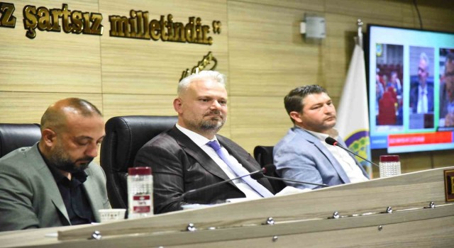 Menemendeki öğrencilere 5er bin lira başarı ödülü