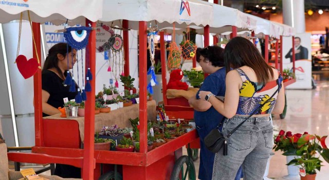 Mersinde Çiçek Pazarı bu kez Anneler Günü için açıldı