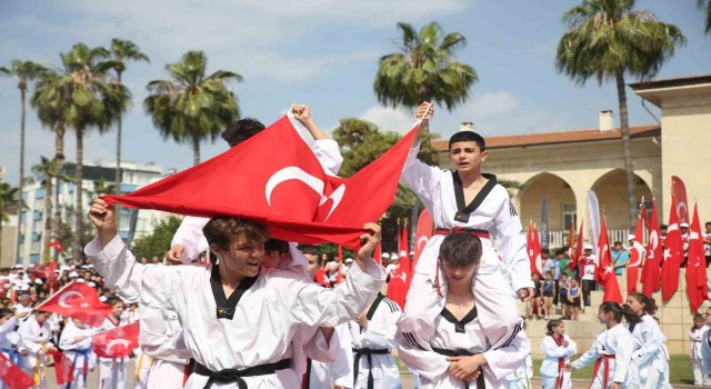 Mersinde coşkulu 19 Mayıs kutlaması
