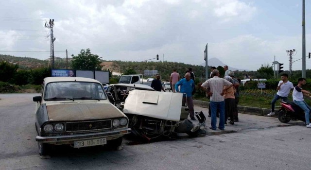 Mersinde trafik kazası: 3 yaralı