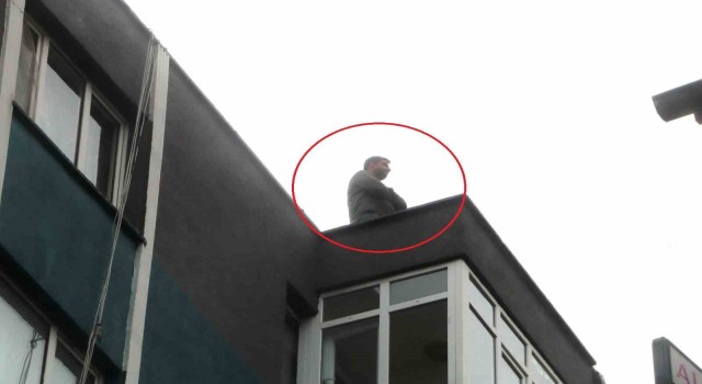 Mersinden geldiği Samsunda apartmanın çatısına çıkarak intihara kalkıştı