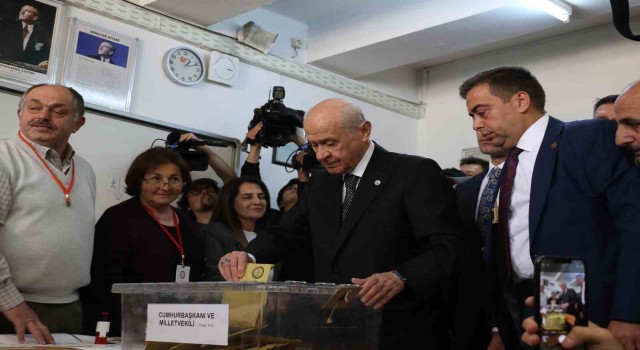 MHP Genel Başkanı Bahçeli oyunu Ankarada kullandı