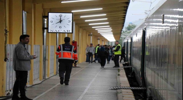 Milli Elektrikli Tren seferlere başladı