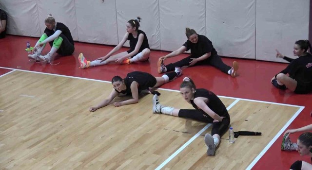 Milli voleybolcular, başarılarına Avrupa şampiyonluğunu da eklemek istiyor