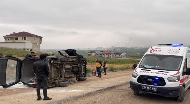 Minibüsün takla attığı anlar kamerada: 3 yaralı